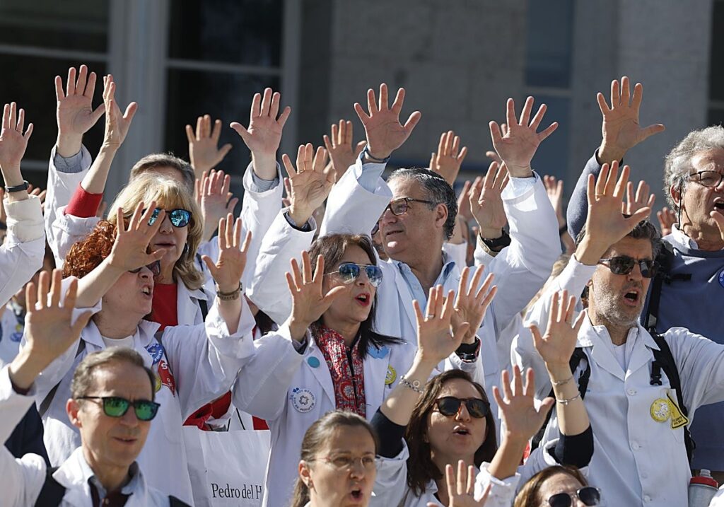 Los sindicatos médicos suspenden la huelga indefinida ante las elecciones del 29 de noviembre