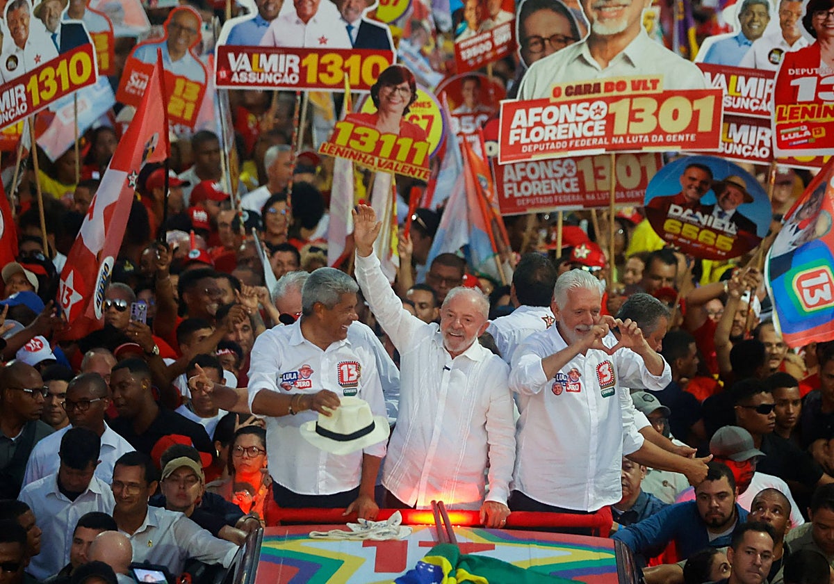 Lula y Flávio Bolsonaro encarnan dos proyectos opuestos en las elecciones de Brasil