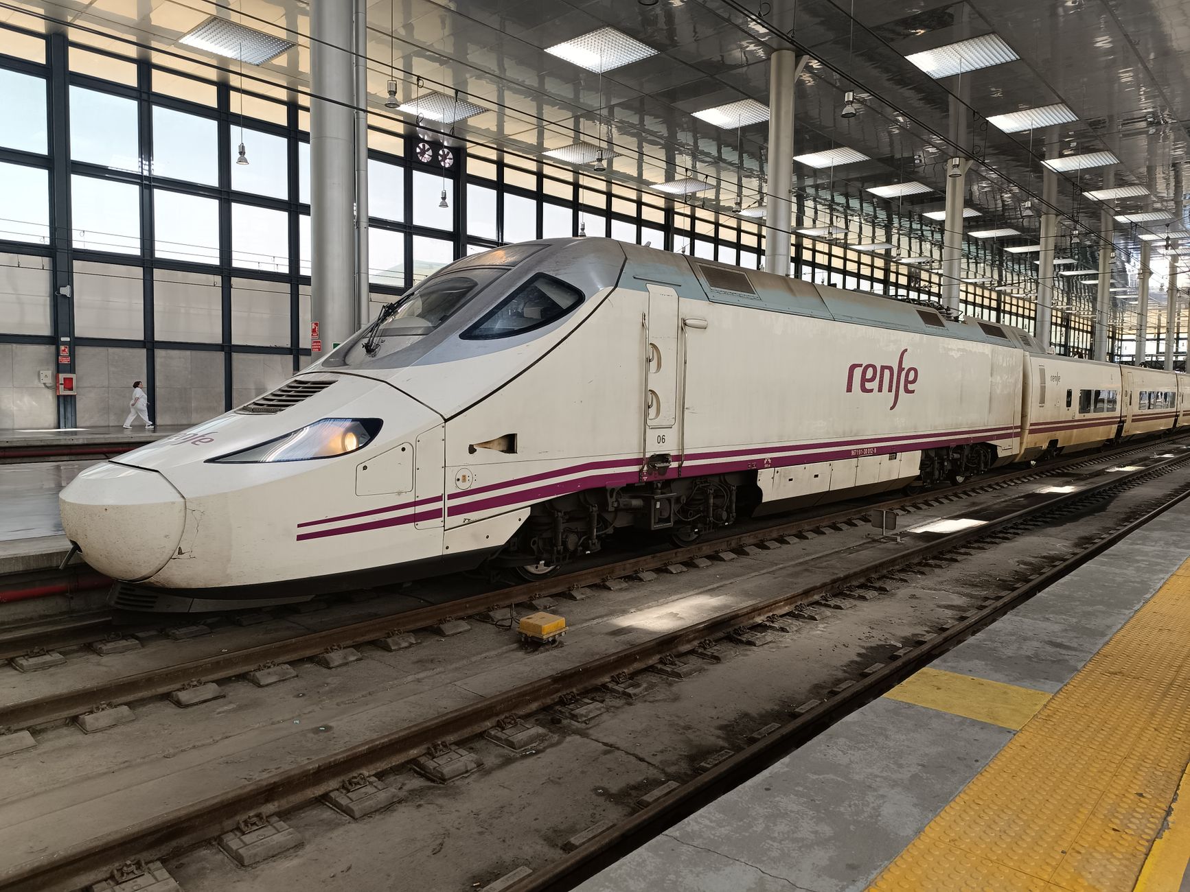 Un incendio en un tren paraliza la Alta Velocidad entre Madrid y Barcelona